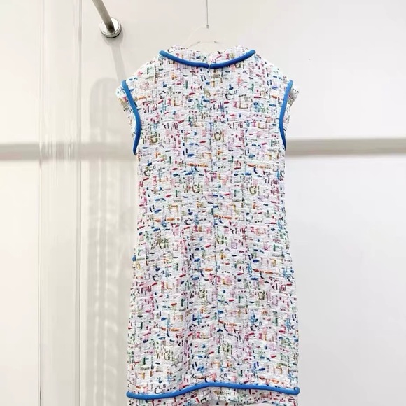 Authentic CHANEL Multicolor Nightgown with Blue Accents - Picture 3 of 7